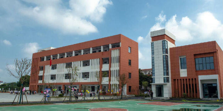 京山小学开发区校区新教学楼（李琼 摄）